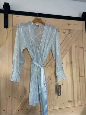 Pretty Jones New York Light Blue Sheer Patterned Satin-Tie Wrap Robe